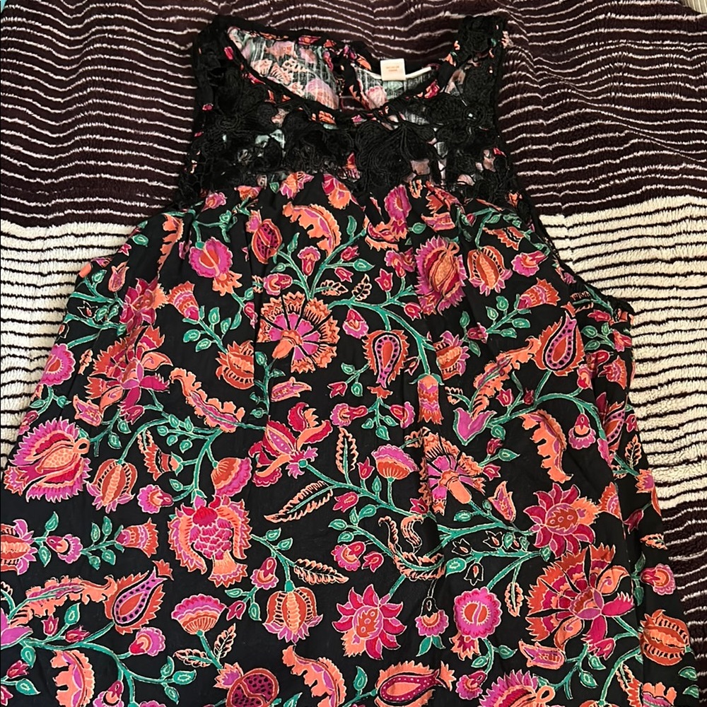 Floral Top with Black Lace